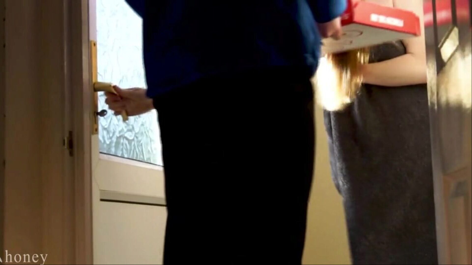 Fit Teen Seduces the Delivery Man for Free Pizza and let's him Cum in her Mouth
