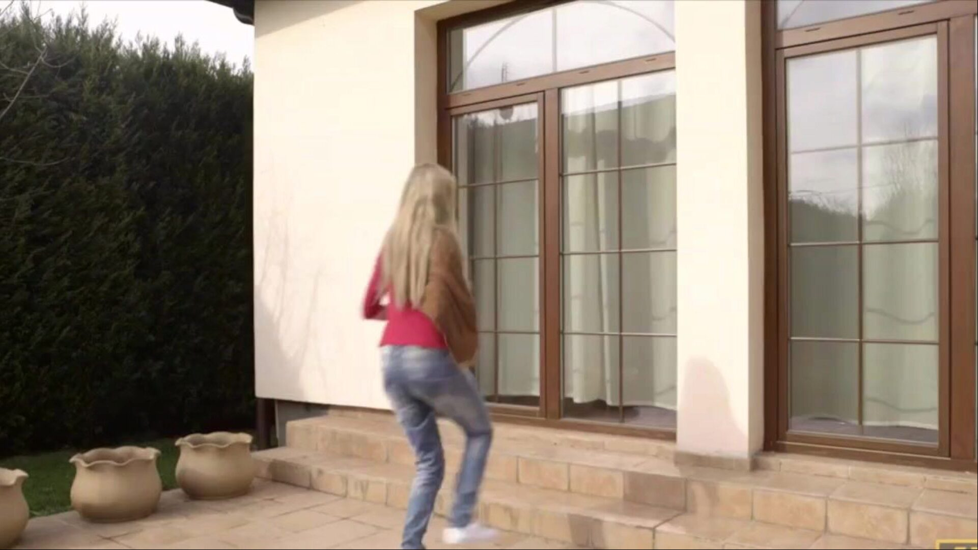 OLD4K. Stranger in a big abode knows how to super hot u up